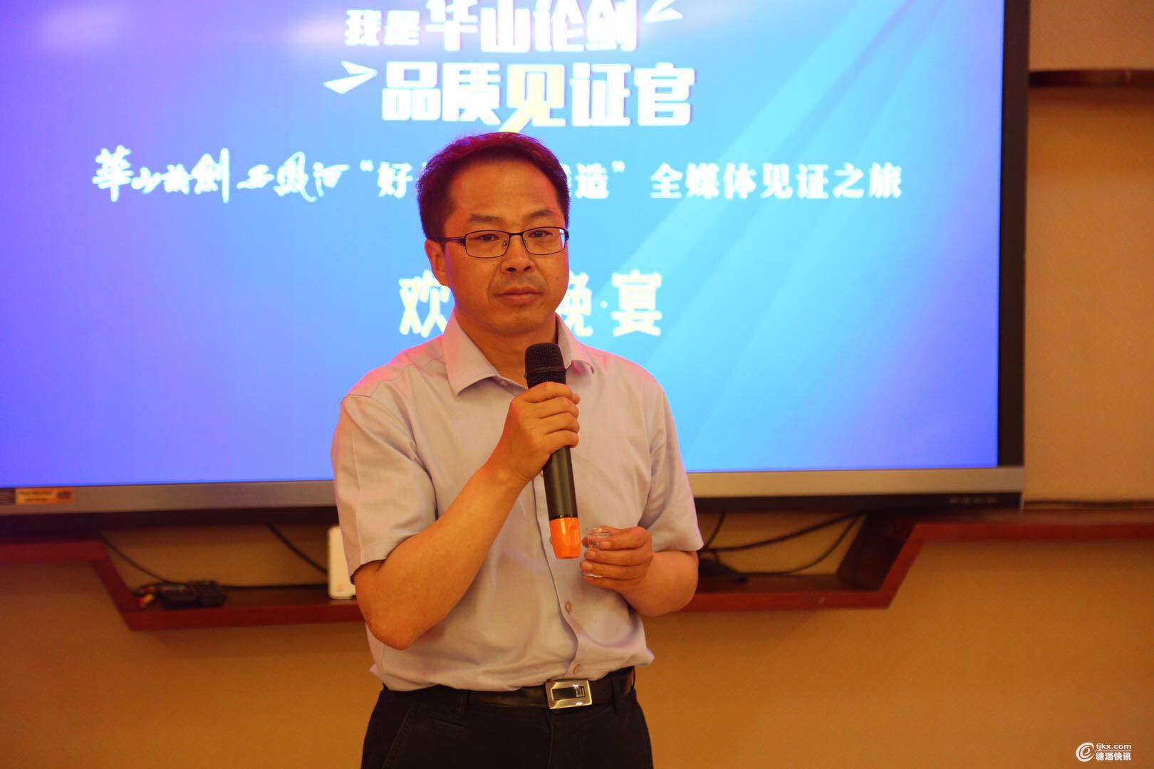 华山论剑西凤酒品牌运营公司党委书记兼总经理张周平讲解.jpg