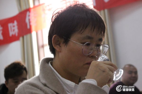 张平.jpg 张平.jpg