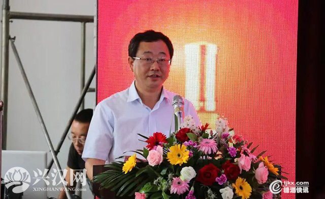 城固县人民政府县长胡新利致欢迎辞，对酒业公司近年发展给予了高度肯定.jpg