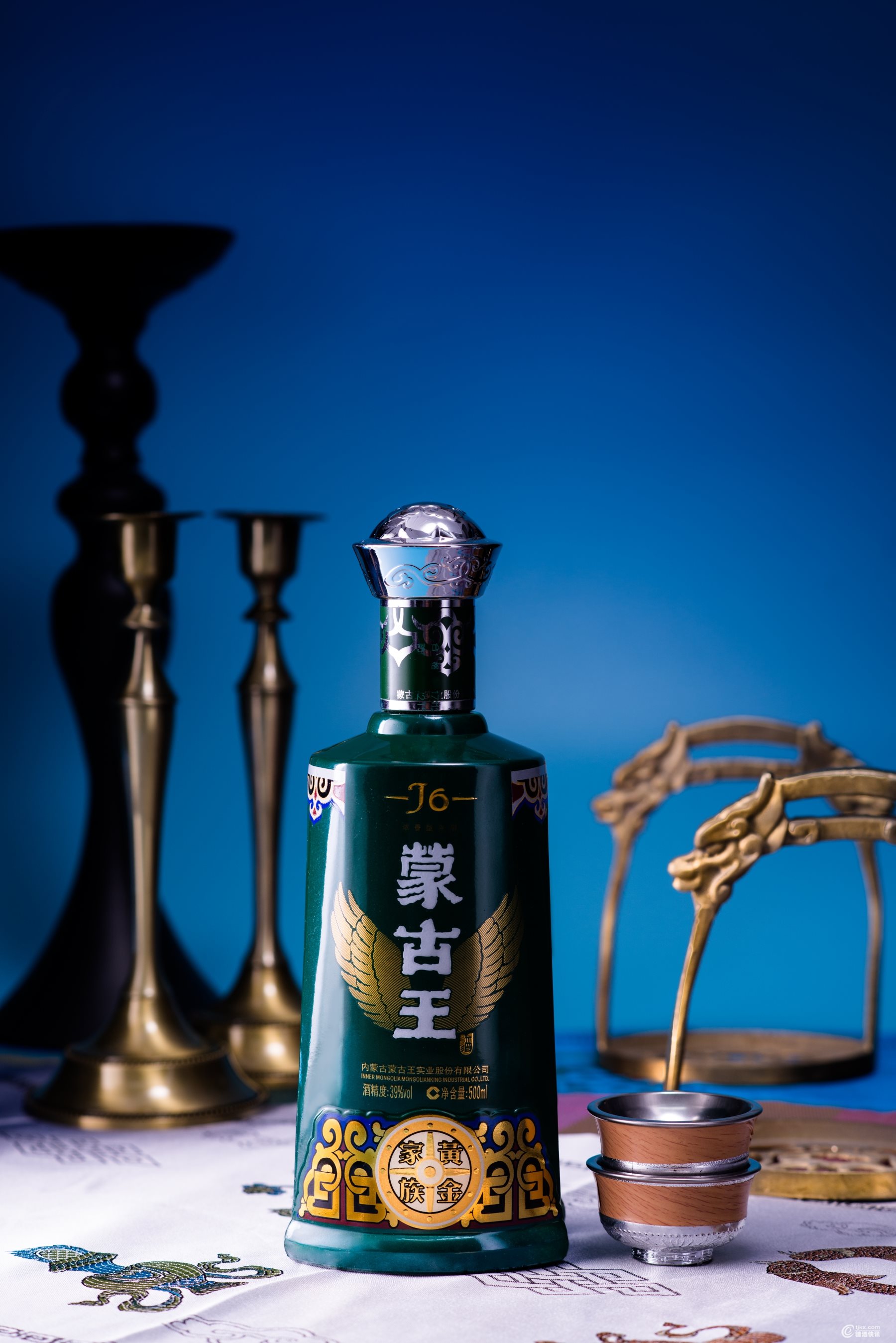 39黄金家族j6广告画面-1(1).jpg