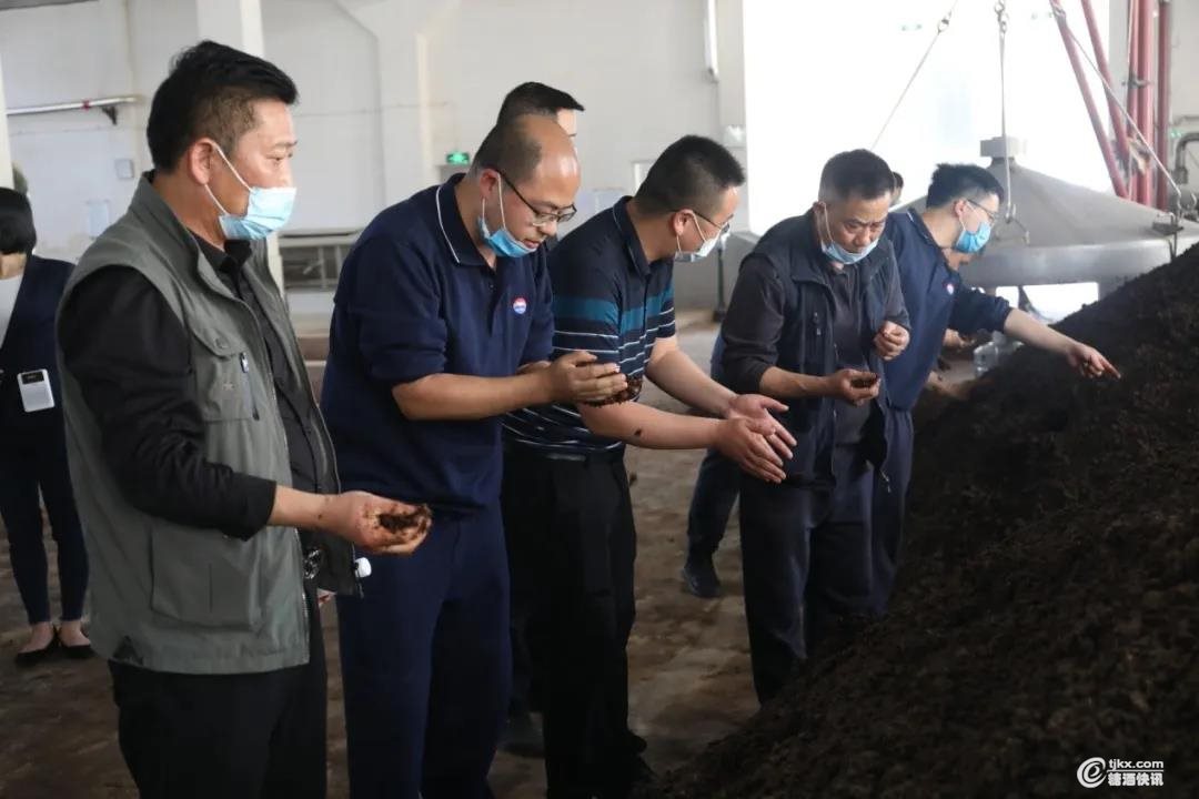 特级酿造师范德培,罗昌发,彭朝,肖明强一行到习酒公司指导酱香酒生产